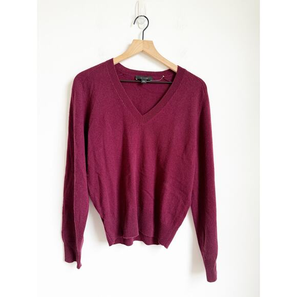NWOT Ann Taylor 100% Cashmere V-Neck Sweater Burgundy Red Large - Picture 2 of 4